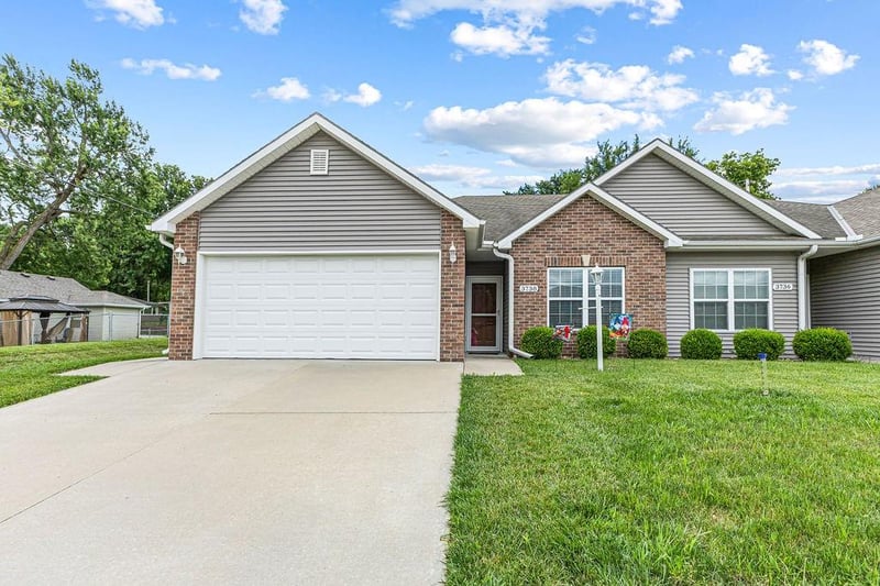 3738 Charles St, St Joseph, MO 64506