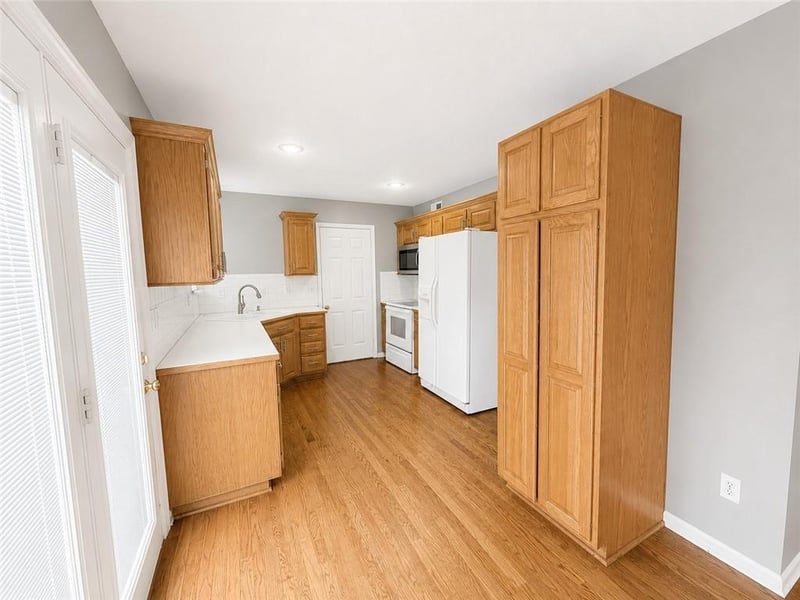9629 51st St, Merriam, KS 66203