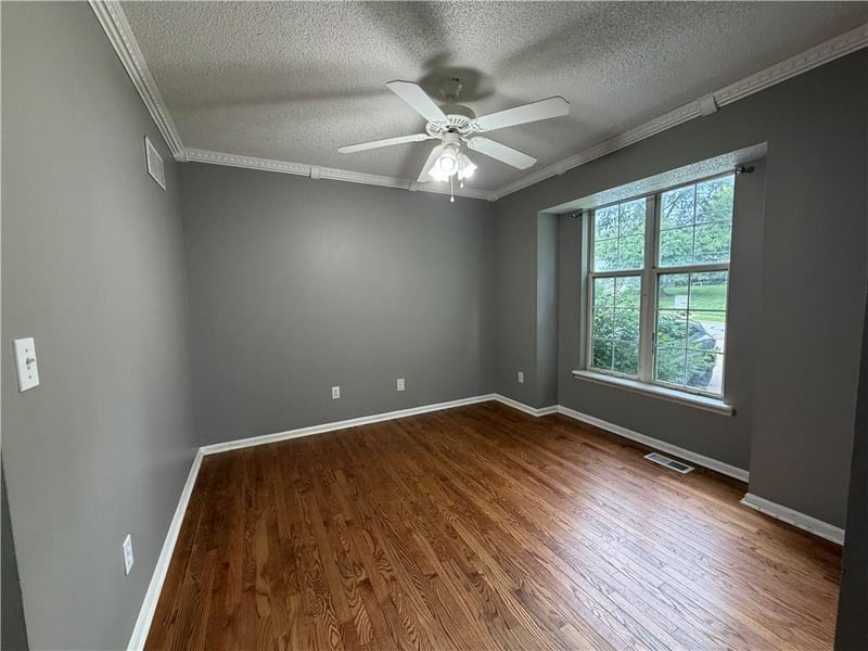 9629 51st St, Merriam, KS 66203