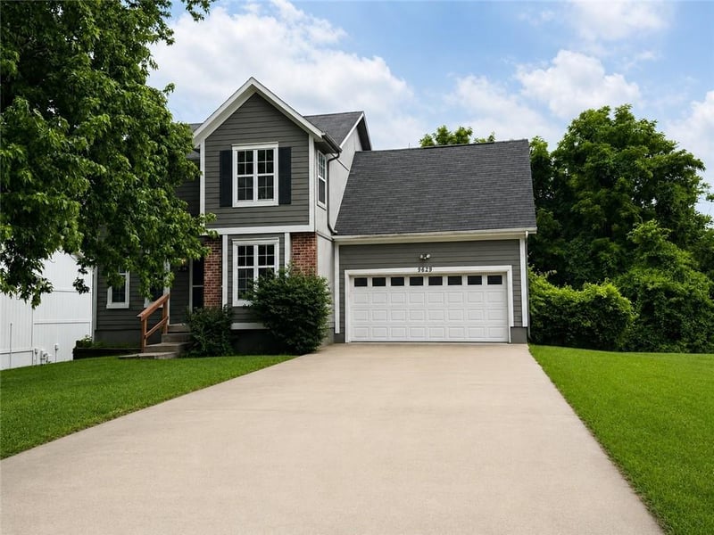 9629 51st St, Merriam, KS 66203