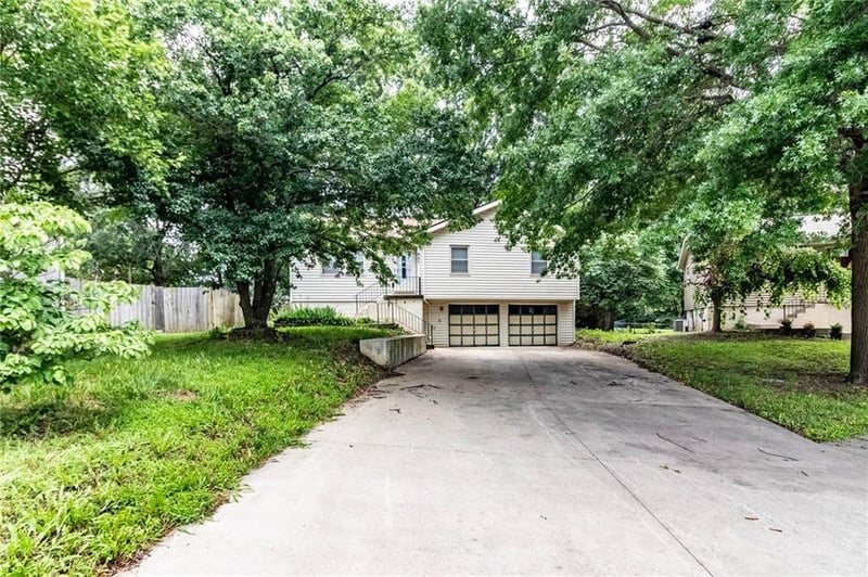807 Britany Dr, Warrensburg, MO 64093