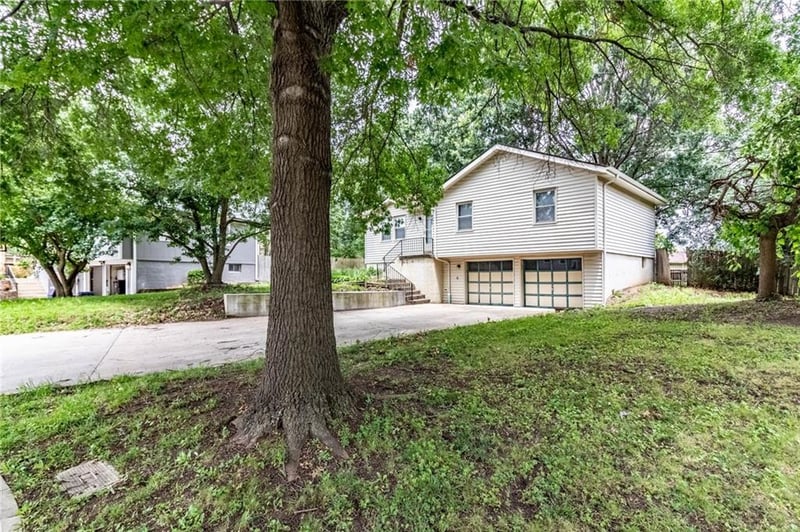 807 Britany Dr, Warrensburg, MO 64093