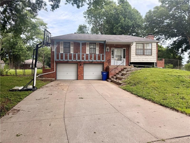 804 Arlington Pl, Blue Springs, MO 64015