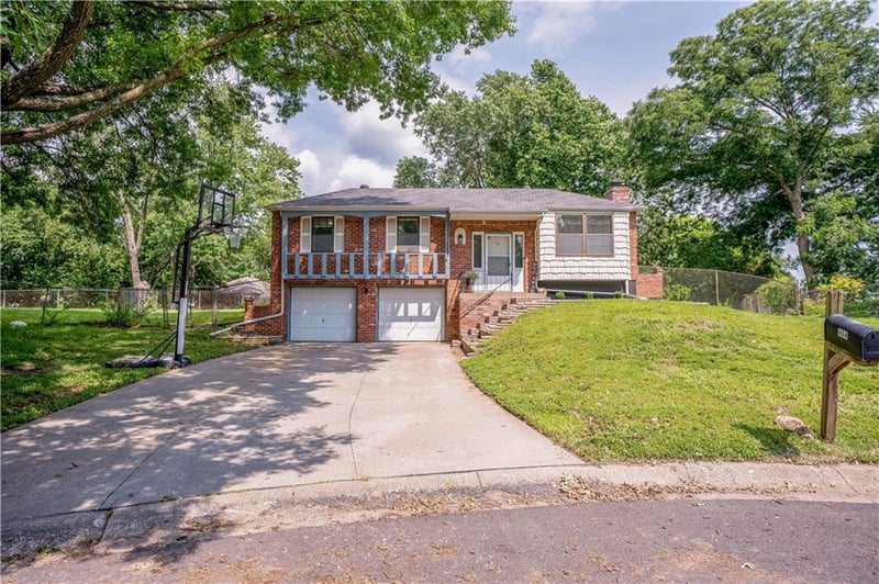 804 Arlington Pl, Blue Springs, MO 64015