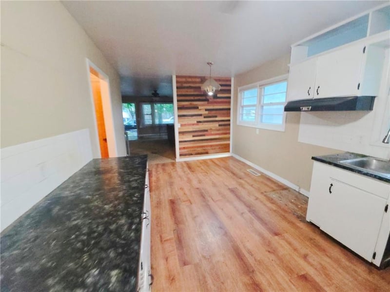 15 Rutter Ave, Chanute, KS 66720