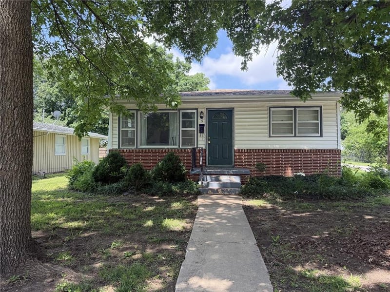 15 Rutter Ave, Chanute, KS 66720