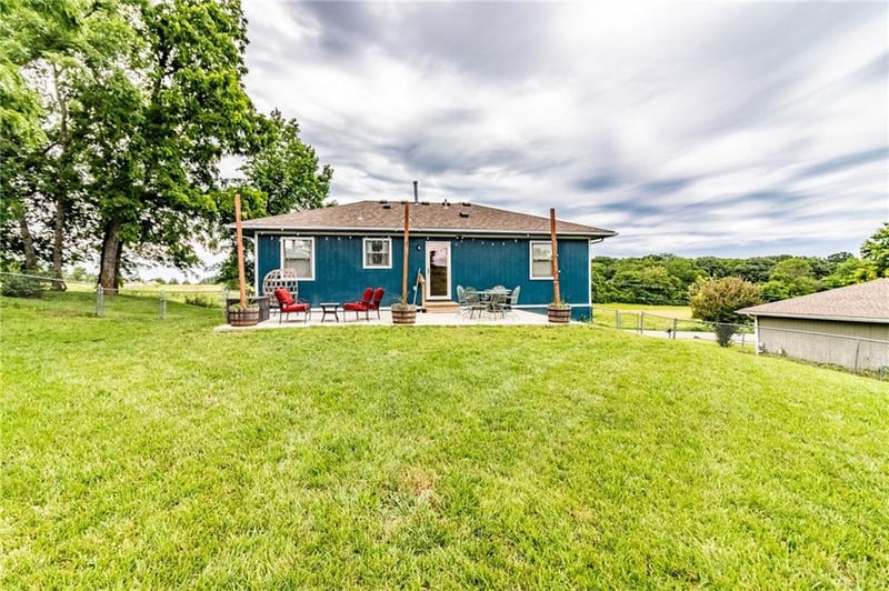 81 101 Rd, Warrensburg, MO 64093