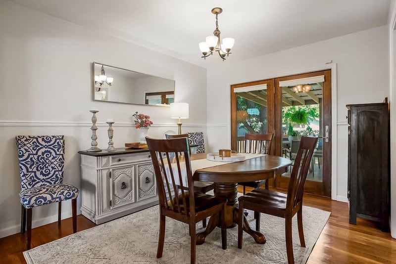 516 Oakbrook Dr, Lansing, KS 66043