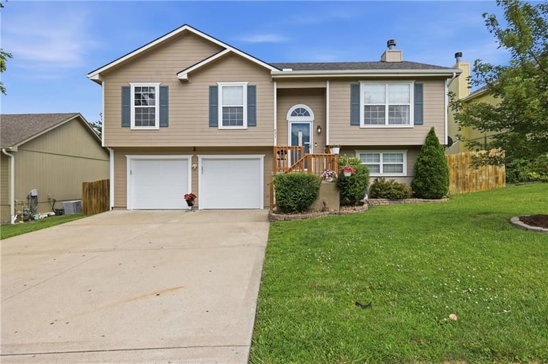431 Joseph Ln, Grain Valley, MO 64029