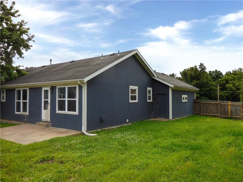 1000 Oakwood St, Harrisonville, MO 64701