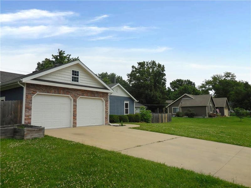 1000 Oakwood St, Harrisonville, MO 64701