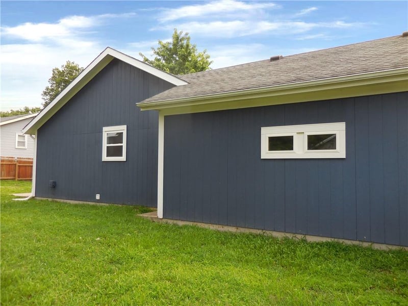 1000 Oakwood St, Harrisonville, MO 64701
