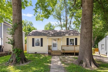 1225 43rd St, Kansas City, MO 64116
