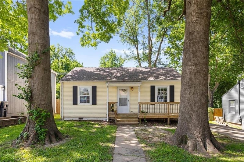 1225 43rd St, Kansas City, MO 64116