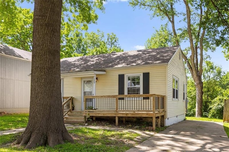 1225 43rd St, Kansas City, MO 64116