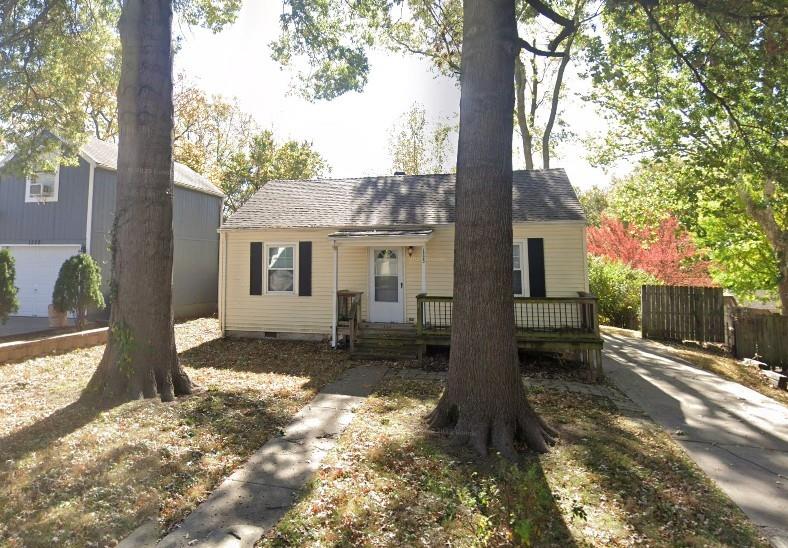1225 43rd St, Kansas City, MO 64116