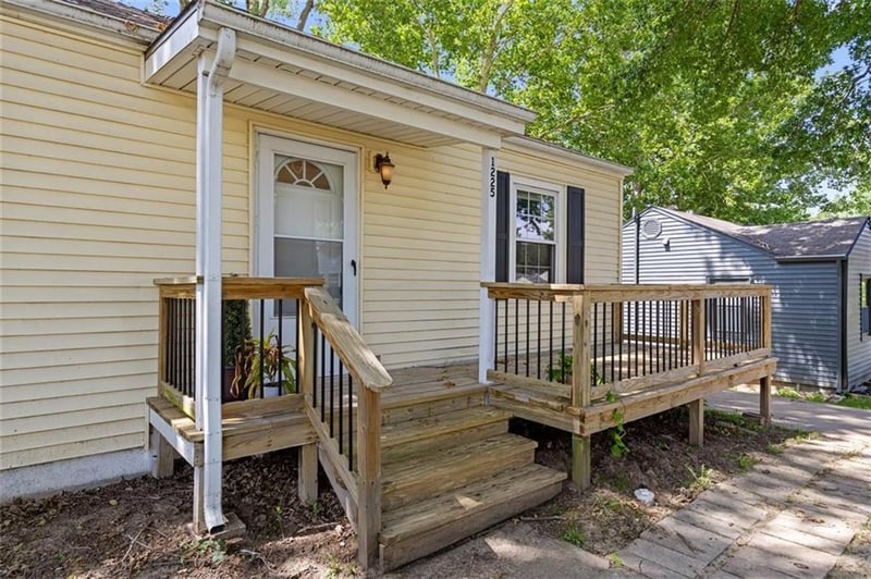 1225 43rd St, Kansas City, MO 64116