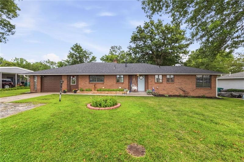 5 Sunset Ln, Paola, KS 66071