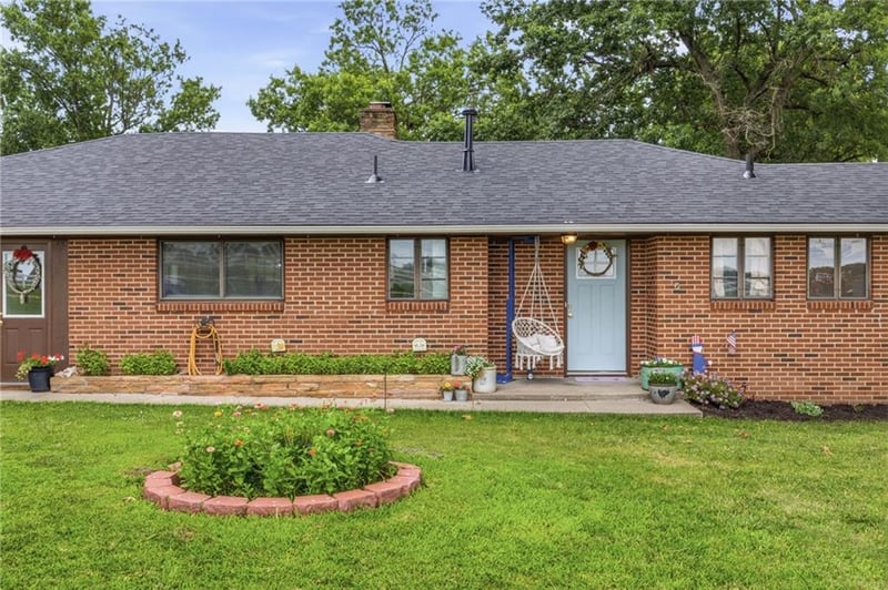 5 Sunset Ln, Paola, KS 66071