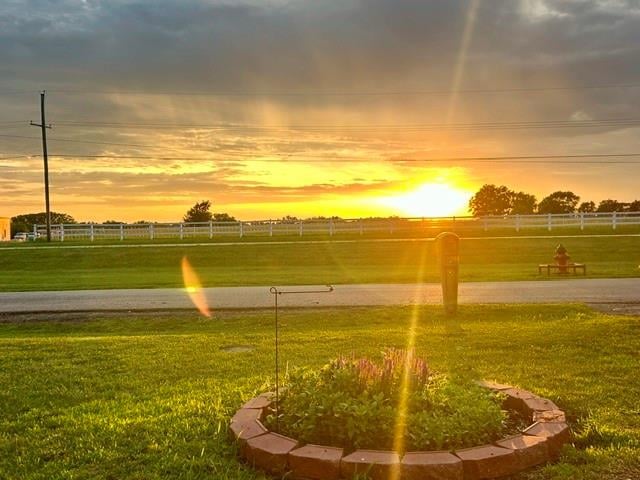 5 Sunset Ln, Paola, KS 66071
