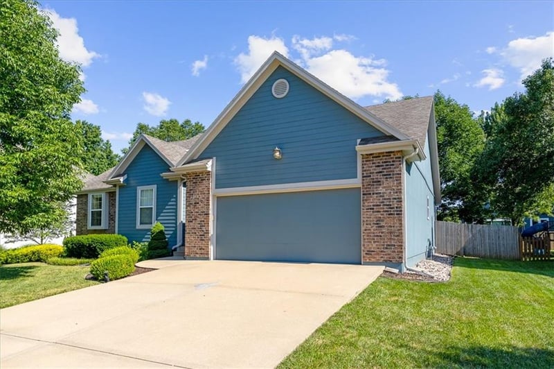 18173 157th St, Olathe, KS 66062
