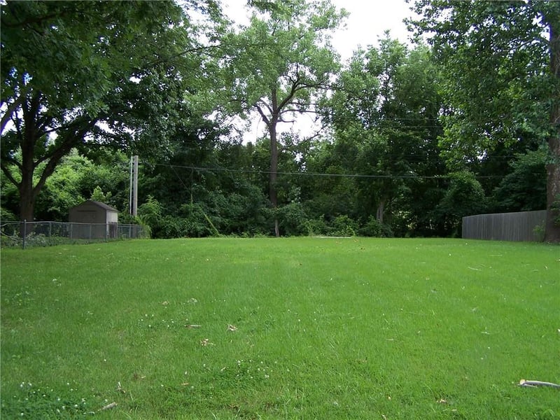SW 21st St, Oak Grove, MO 64075