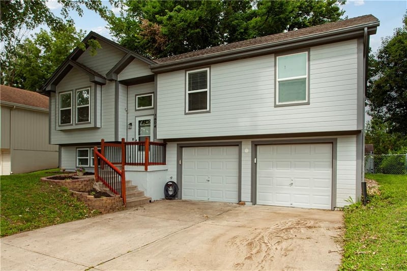 1604 Concord Ct, Independence, MO 64058