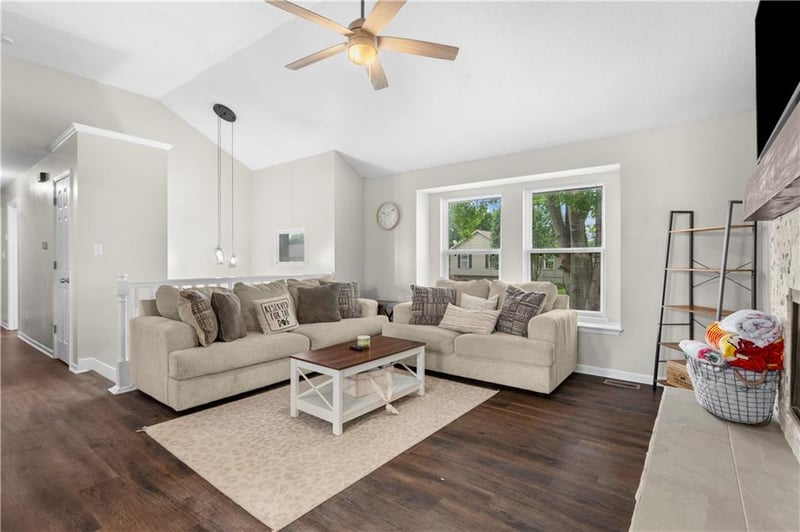 1604 Concord Ct, Independence, MO 64058