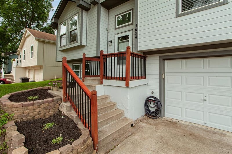 1604 Concord Ct, Independence, MO 64058
