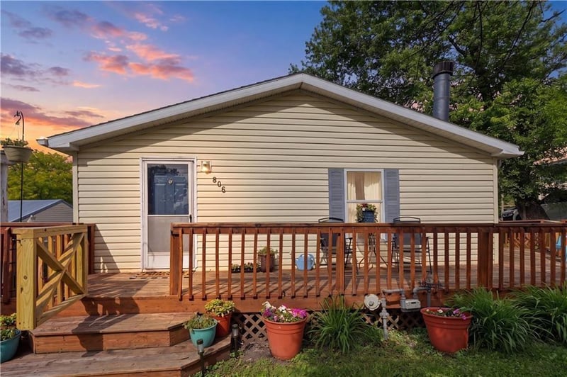 806 West St, Stewartsville, MO 64490