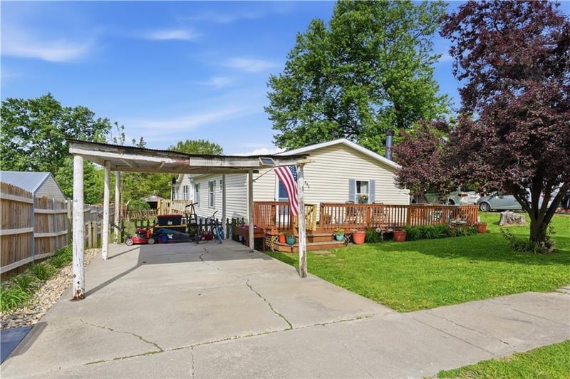 806 West St, Stewartsville, MO 64490