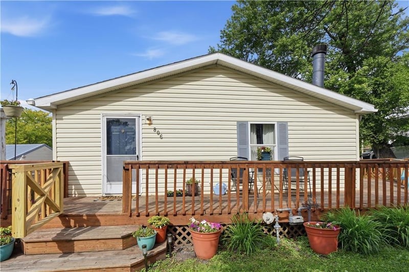 806 West St, Stewartsville, MO 64490