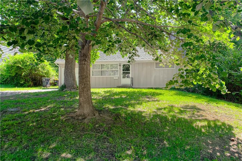 8603 Corrington Ave, Kansas City, MO 64138
