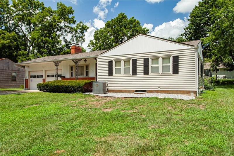 9806 77th St, Kansas City, MO 64138