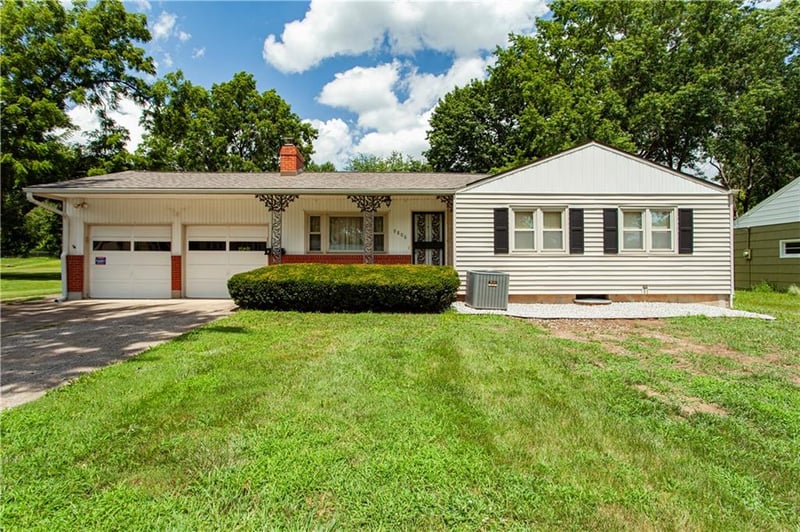 9806 77th St, Kansas City, MO 64138