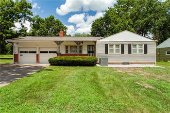 9806 E 77th St, Kansas City, MO 64138