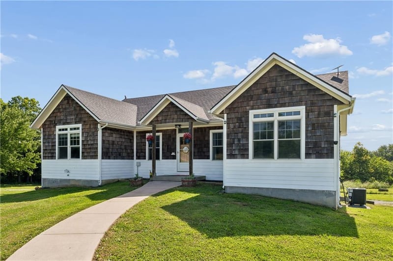 657 SW 701 Rd, Centerview, MO 64019