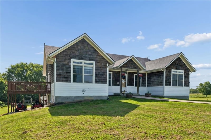 657 SW 701 Rd, Centerview, MO 64019