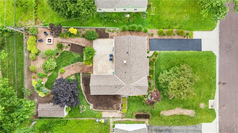 5824 Floyd St, Overland Park, KS 66202