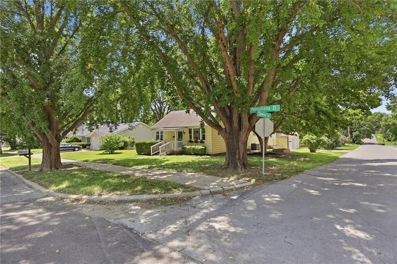 713 Pennsylvania St, Leavenworth, KS 66048