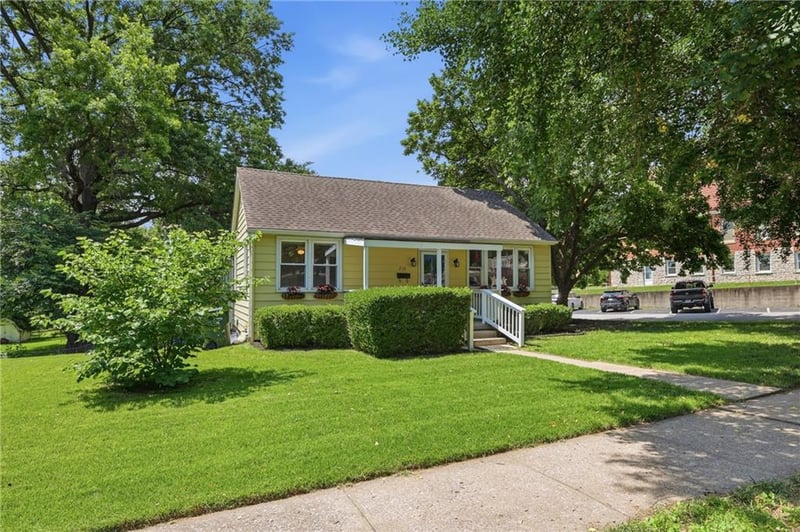 713 Pennsylvania St, Leavenworth, KS 66048