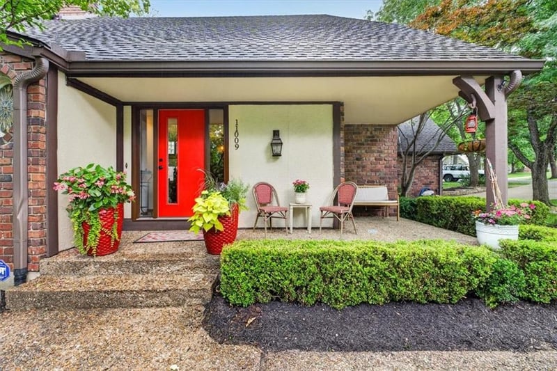 11009 Delmar St, Leawood, KS 66211