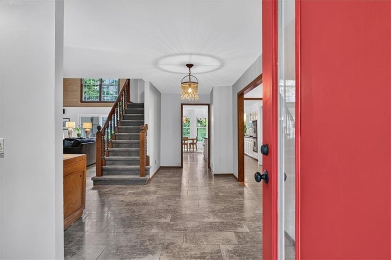 11009 Delmar St, Leawood, KS 66211