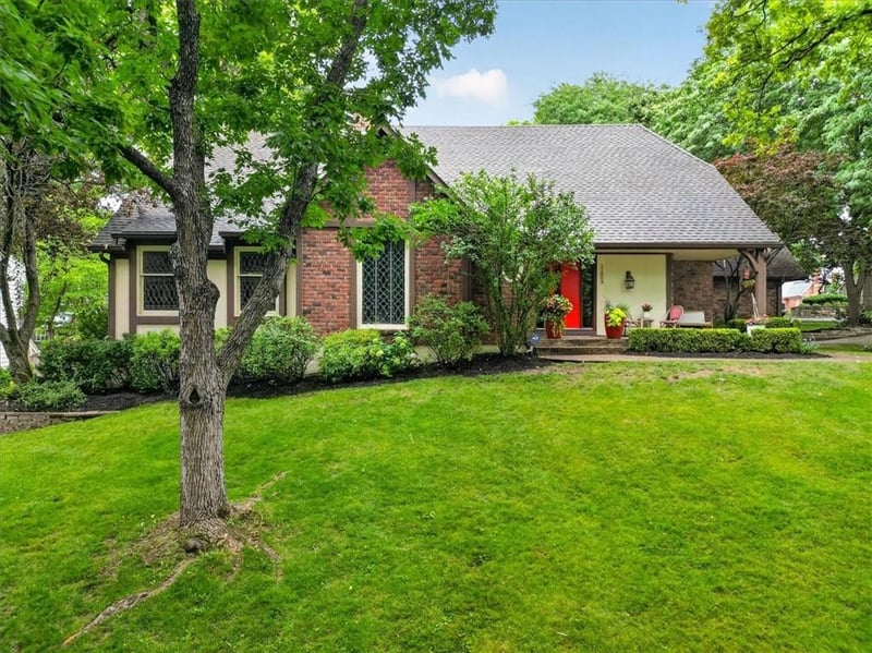 11009 Delmar St, Leawood, KS 66211