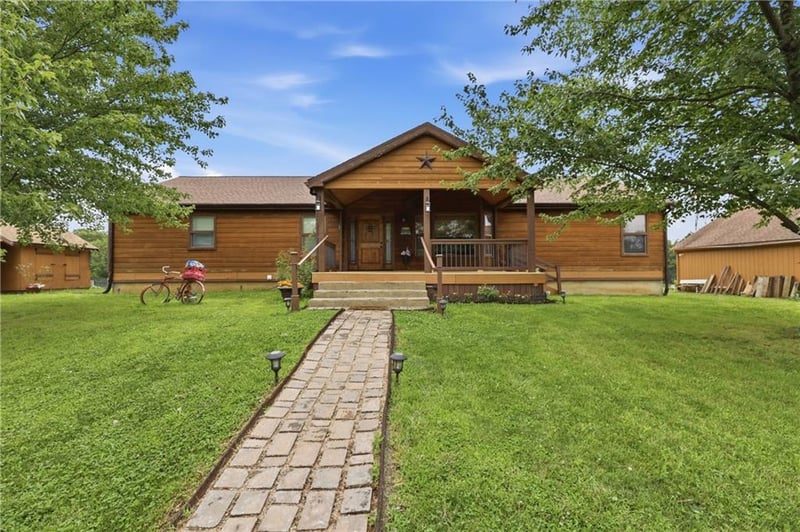 40303 Round Prairie Rd, Oak Grove, MO 64075