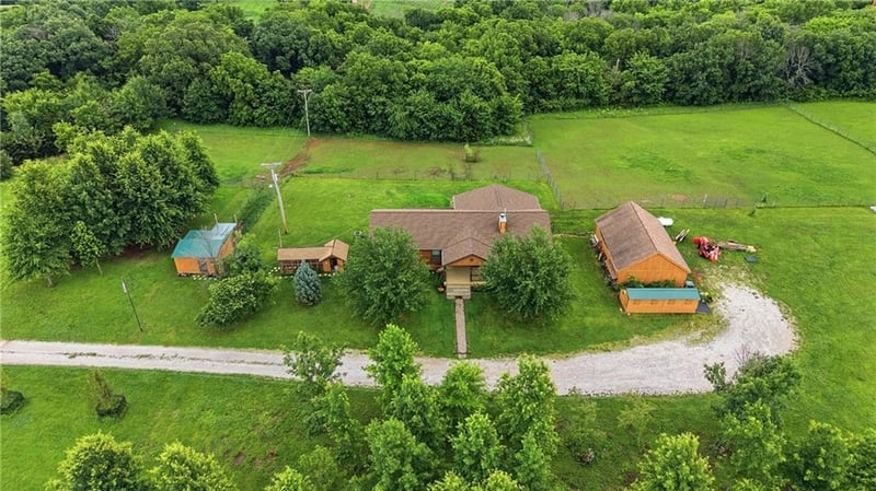 40303 Round Prairie Rd, Oak Grove, MO 64075