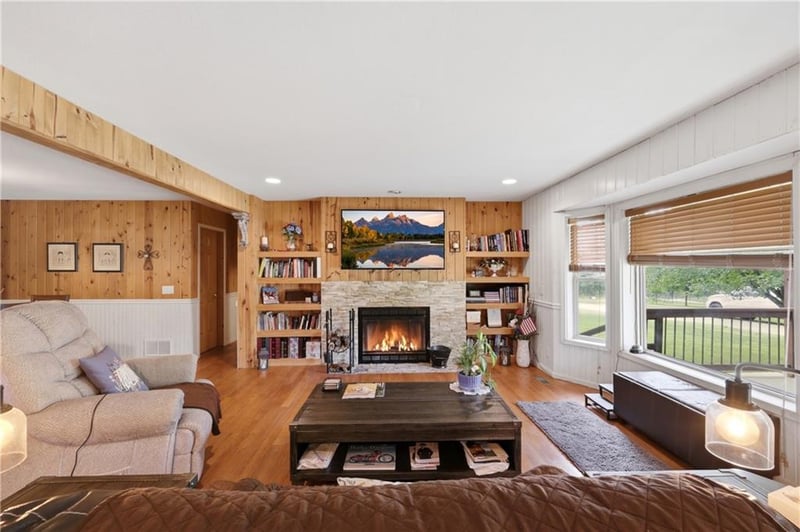 40303 Round Prairie Rd, Oak Grove, MO 64075