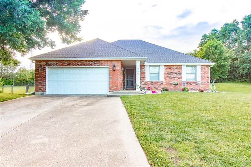 508 Creach Dr, Warrensburg, MO 64093