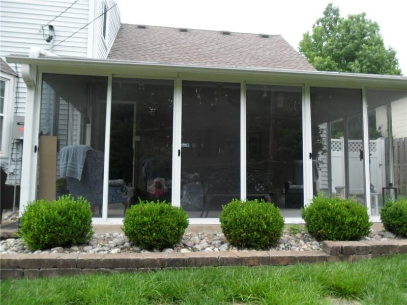 9704 Hardesty Ave, Kansas City, MO 64137