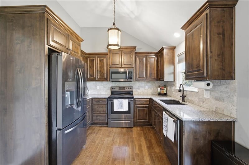 1300 Regency Dr, Kearney, MO 64060